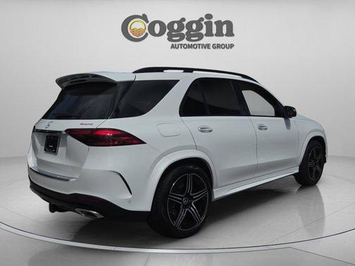MANUFAKTUR Moonlight White Metallic 2026 Mercedes-Benz GLE 580 4MATIC