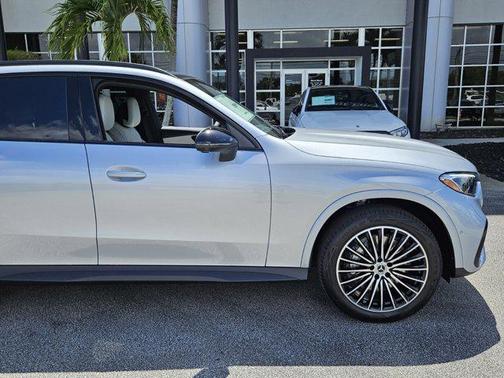 2025 Mercedes-Benz GLC 300 Base