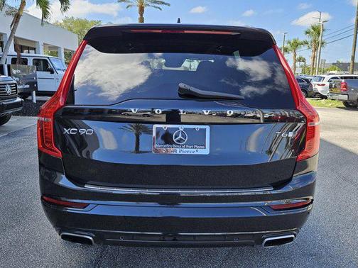 2017 Volvo XC90 T6 R-Design
