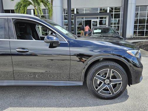 2026 Mercedes-Benz GLC 300 Base