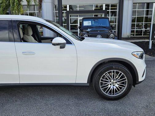 2025 Mercedes-Benz GLC 300 Base
