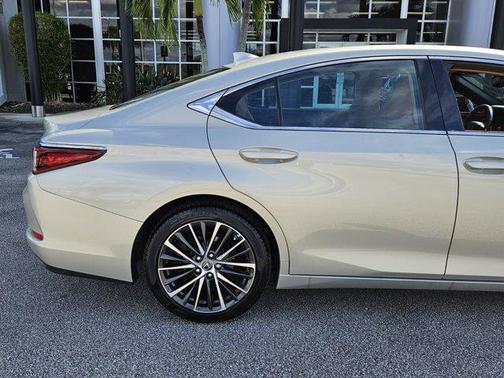2022 Lexus ES 350 Base