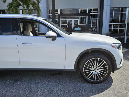 2025 Mercedes-Benz GLC 300 Base