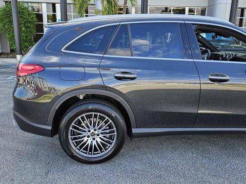 2025 Mercedes-Benz GLC 300 Base