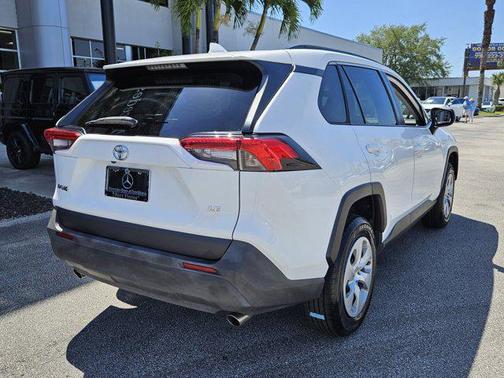 2020 Toyota RAV4 LE