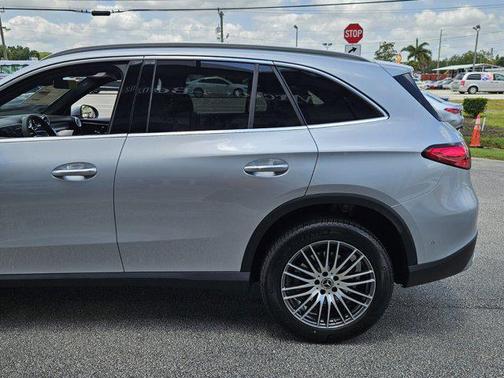 2025 Mercedes-Benz GLC 300 Base