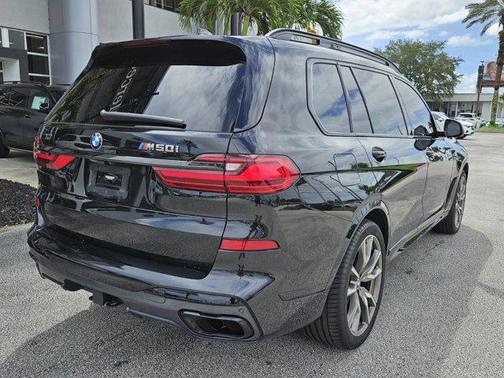 2022 BMW X7 M50i