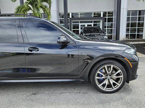 2022 BMW X7 M50i