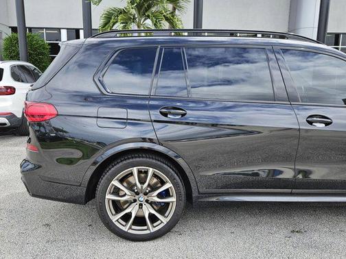 2022 BMW X7 M50i