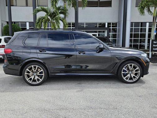 2022 BMW X7 M50i