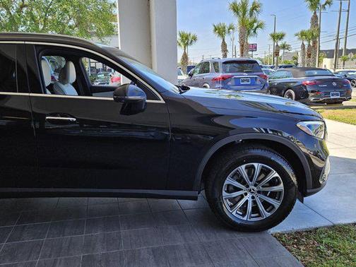 2025 Mercedes-Benz GLC 300 Base