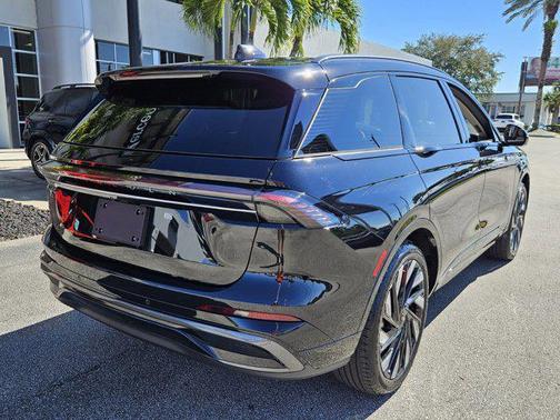 2025 Lincoln Nautilus Reserve