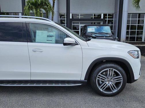 2025 Mercedes-Benz GLS 450 4MATIC