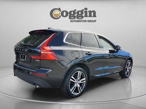 2020 Volvo XC60 Recharge Plug-In Hybrid T8 Momentum