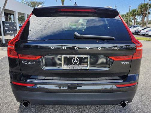 2020 Volvo XC60 Recharge Plug-In Hybrid T8 Momentum