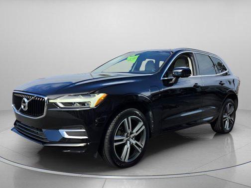 2020 Volvo XC60 Recharge Plug-In Hybrid T8 Momentum