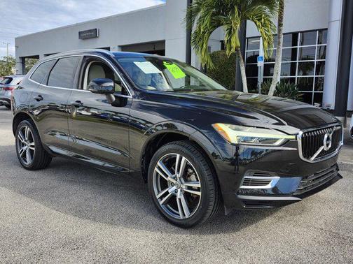 2020 Volvo XC60 Recharge Plug-In Hybrid T8 Momentum