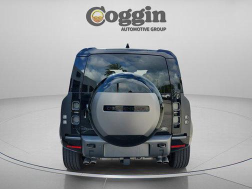 2023 Land Rover Defender 110 V8