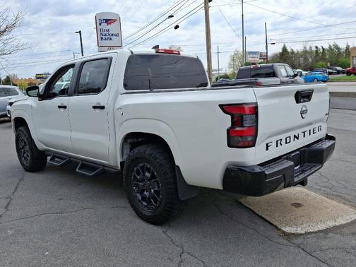 2022 Nissan Frontier S