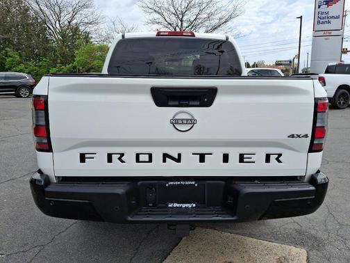 2022 Nissan Frontier S