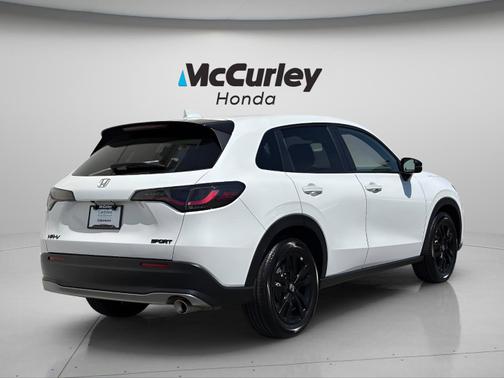 Platinum White Pearl 2026 Honda HR-V