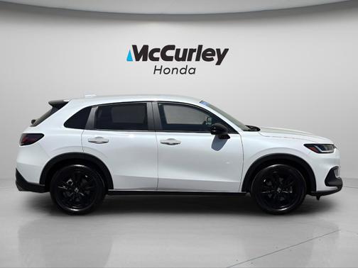 Platinum White Pearl 2026 Honda HR-V