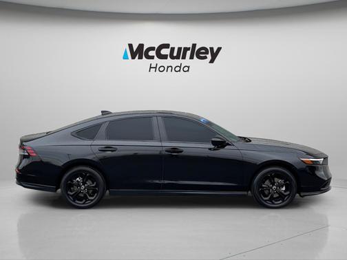 Crystal Black Pearl 2025 Honda Accord