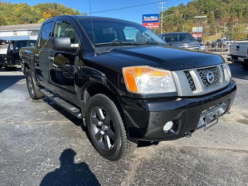 2012 Nissan Titan SV