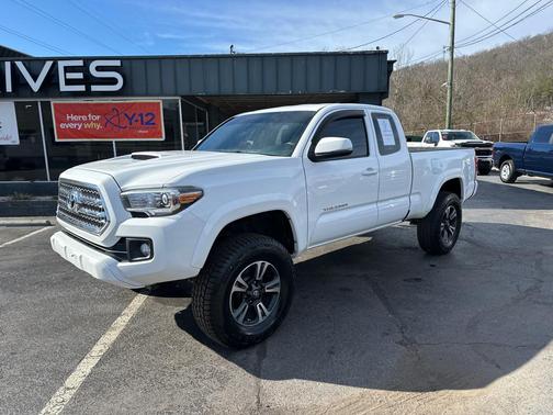 2017 Toyota Tacoma Base