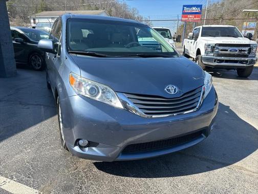 2013 Toyota Sienna XLE