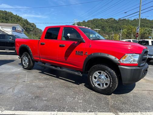 2017 RAM 3500 Tradesman Crew Cab 4x4 6'4' Box