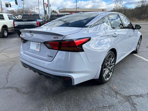 2024 Nissan Altima SR VC-Turbo FWD