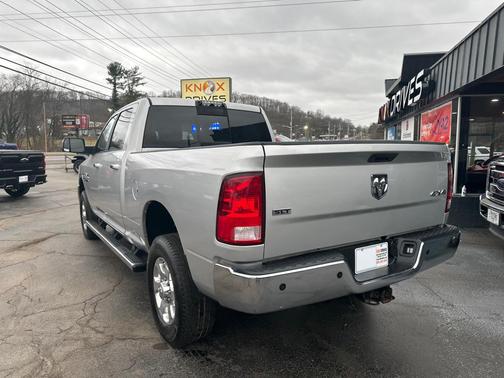 2017 RAM 3500 SLT Crew Cab 4x4 6'4' Box