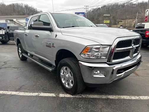 2017 RAM 3500 SLT Crew Cab 4x4 6'4' Box