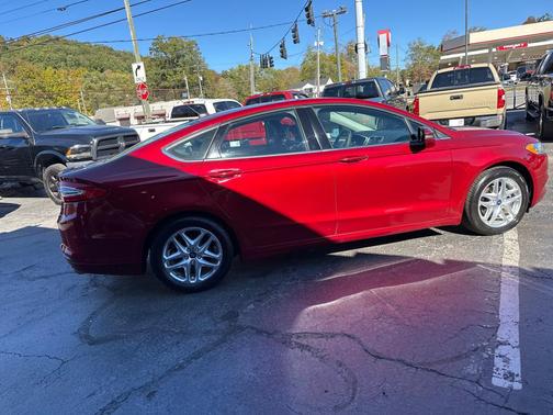 RED 2013 Ford Fusion SE