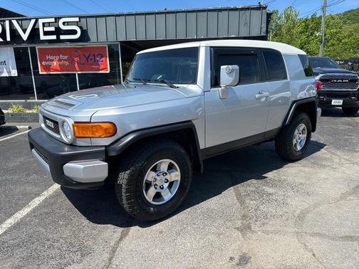 Titanium Metallic 2008 Toyota FJ Cruiser Base SUV