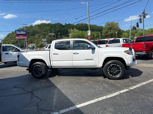 Super White 2016 Toyota Tacoma Limited
