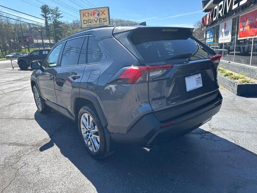 Magnetic Gray Metallic 2019 Toyota RAV4 XLE Premium
