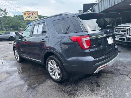 White Platinum Metallic Tri-Coat 2017 Ford Explorer XLT