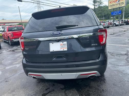 White Platinum Metallic Tri-Coat 2017 Ford Explorer XLT