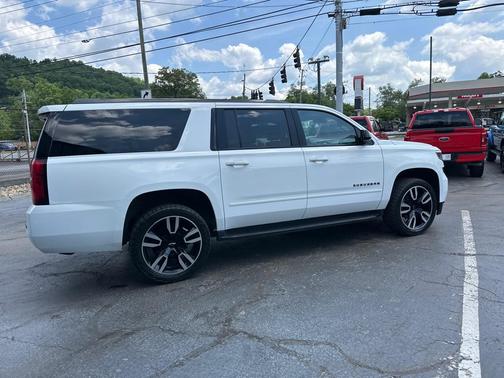 WHITE 2019 Chevrolet Suburban Premier
