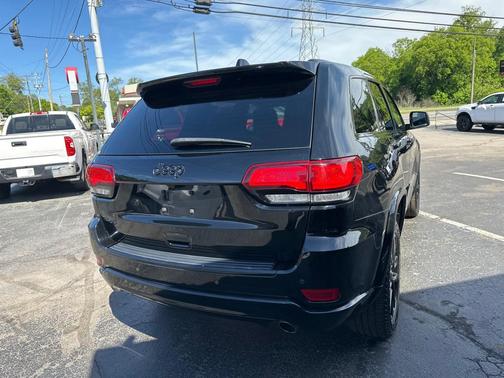 Diamond Black Crystal Pearlcoat 2017 Jeep Grand Cherokee Altitude