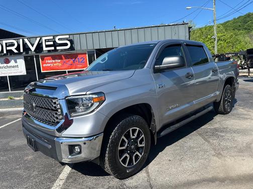 Silver Sky Metallic 2018 Toyota Tundra SR5