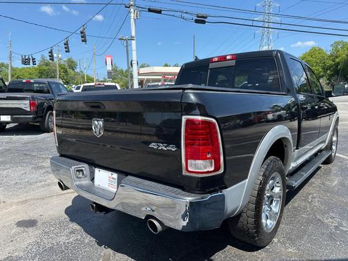 Brilliant Black Crystal Pearlcoat 2017 RAM 1500 Laramie