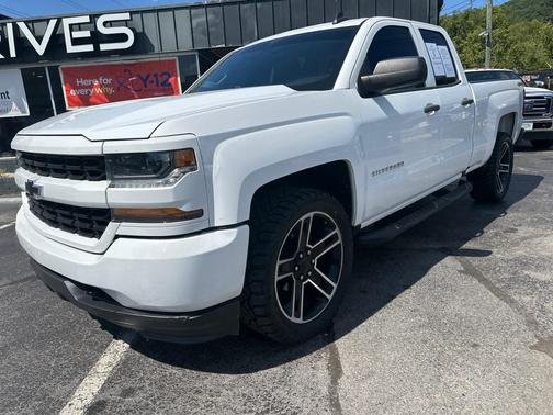 Summit White 2017 Chevrolet Silverado 1500 Custom