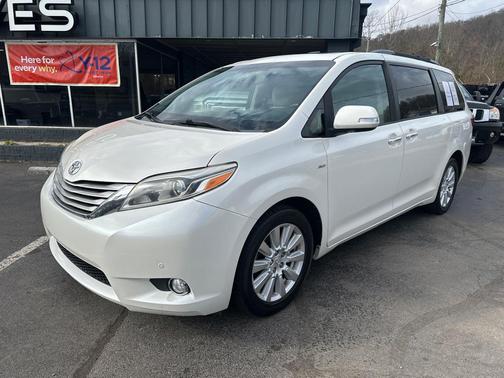 2017 Toyota Sienna XLE