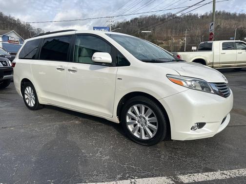 2017 Toyota Sienna XLE