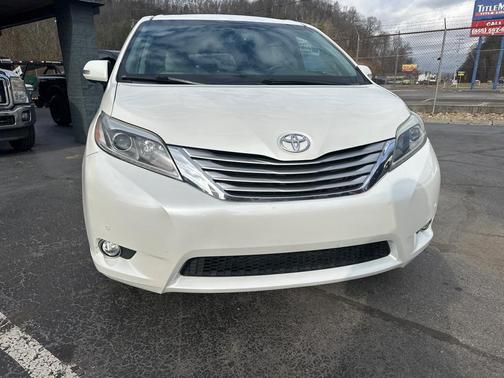 2017 Toyota Sienna XLE