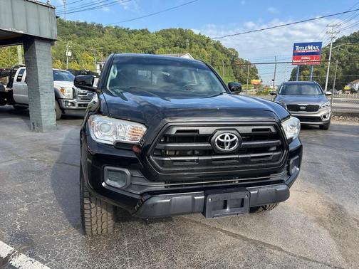 2017 Toyota Tacoma SR