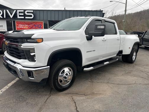 WHITE 2024 Chevrolet Silverado 3500 LT